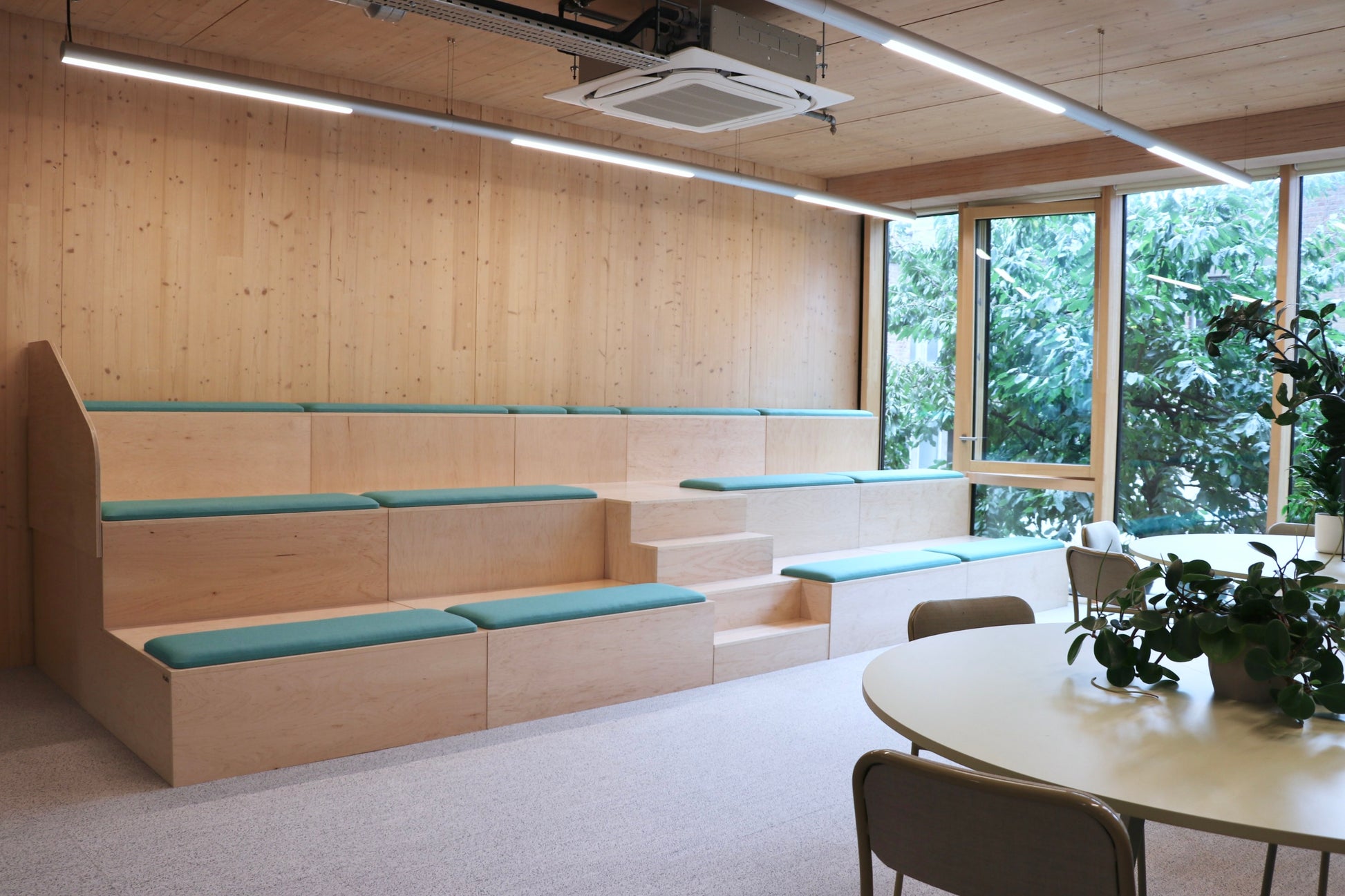 Tiered Office Seating Huxlo